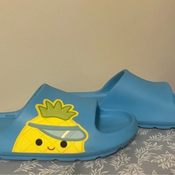 Women’s Squishmallows Maui the Pineapple Casual Molded Slide Sandal Size 11 / 12 - Picture 6 of 7